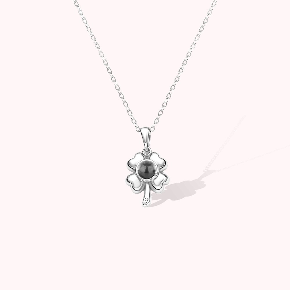 Collier Personnalisé avec Projection de Photo en Argent Je t'aime en 100 Langues Pendentif en Forme de Trèfle à Quatre Feuilles Cadeau pour Femme