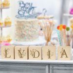 Personalisierte Holzbuchstaben Blöcke Floral gravierte Buchstaben Baby Dusche Geschenk
