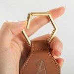 Clip de sombrero de cuero magnético personalizado y resistente con inicial Juego de 2 accesorios de viaje Regalo de cumpleaños para mujer