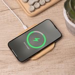 Personalisiertes drahtloses Ladegerät aus Holz mit eingraviertem Foto