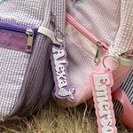 Porte-clés personnalisé en acrylique pour sac à dos avec étiquette et nom