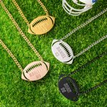 Collana personalizzata con ciondolo a forma di casco o di football americano con nome e numero, regalo per gli amanti dello sport e del calcio