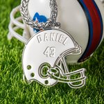 Collana personalizzata con ciondolo a forma di casco o di football americano con nome e numero, regalo per gli amanti dello sport e del calcio