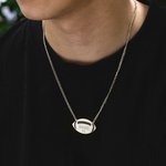 Collana personalizzata con ciondolo a forma di casco o di football americano con nome e numero, regalo per gli amanti dello sport e del calcio