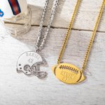 Collana personalizzata con ciondolo a forma di casco o di football americano con nome e numero, regalo per gli amanti dello sport e del calcio
