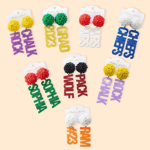 Orecchini di perline personalizzati con ciondolo a forma di lettera glitterata Regalo per la squadra del giorno del gioco per la mamma tifosa di calcio.