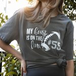 Personalisiertes Herz auf der Linie Fußball Frauen T-Shirt