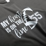 Personalisiertes Herz auf der Linie Fußball Frauen T-Shirt