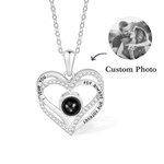 Personligt 100 språks fotoprojektionshalsband med hjärthänge