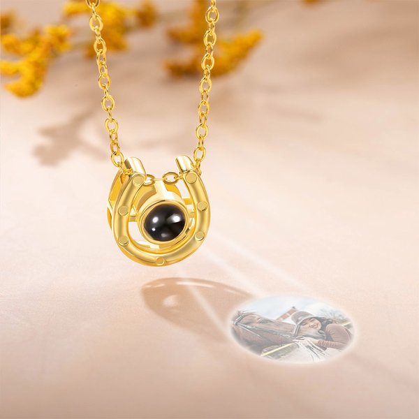 Collana personalizzata con proiezione di foto a ferro di cavallo e 100 lingue Ti amo Regalo di San Valentino per le donne amanti dei cavalli