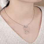 Collar magnético personalizado con par de colgantes con iniciales coordinadas para regalar en San Valentín