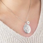 Médaillon en Laiton Personnalisé avec Photo et Initiale Collier Gravure Rétro Cadeau Anniversaire Souvenir Noël pour Femme