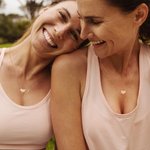 Collier Personnalisé avec Initiale Ensemble de 2 Colliers d'Amitié Cadeau d'Anniversaire pour les Meilleures Amies et les Soeurs