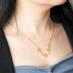 Collana personalizzata di costellazioni zodiacali con fiore di nascita Regalo per lei