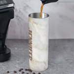 Personalisierter großer Becher mit Monogramm-Initialen