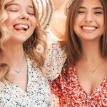 Chaîne avec Nom Personnalisé Collier en V avec ou sans Diamant Cadeau d'Anniversaire pour Femme