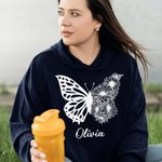 T-shirt Sweatshirt Personnalisé avec Nom et Fleur de Naissance Vêtement à Motif Moitié Papillon Moitié Fleurs Cadeau Anniversaire Fête pour Femme