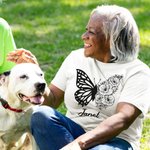 T-shirt Sweatshirt Personnalisé avec Nom et Fleur de Naissance Vêtement à Motif Moitié Papillon Moitié Fleurs Cadeau Anniversaire Fête pour Femme