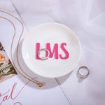 Piatto portagioie in ceramica personalizzato con nome a due colori per ragazze, madri e spose.