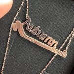 Collier Personnalisé avec Prénom Horizontal Pendentif de Hockey sur Glace Cadeau Anniversaire Fête des Mères pour Amateur de Sport