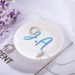 Piatto portagioie in ceramica personalizzato con nome a due colori per ragazze, madri e spose.