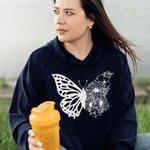 Personlig halv fjäril halv födelseblomma skjorta present till mamma eller mormor