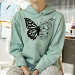 Personlig halv fjäril halv födelseblomma skjorta present till mamma eller mormor