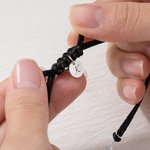 Bracelet Personnalisé avec Initiale Gravée Bracelet avec Corde Réglable et Breloque de Raquette Tennis Cadeau Anniversaire pour Amoureux de Tennis