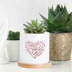 Maceta personalizada con los nombres de los miembros de la familia en forma de corazón para la abuela y la madre