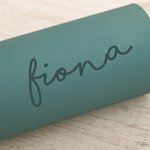 Vaso de cristal personalizado de 17oz con nombre Vaso de café con tapa de bambú grabada Funda de silicona y pajita Regalo de cumpleaños para ella