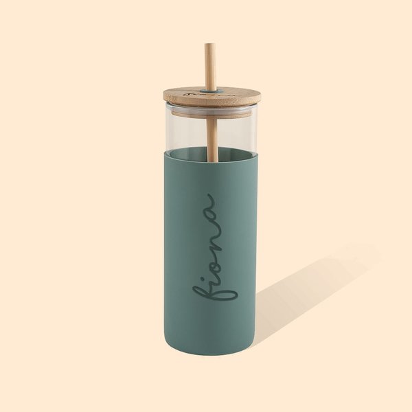 Vaso de cristal personalizado de 17oz con nombre Vaso de café con tapa de bambú grabada Funda de silicona y pajita Regalo de cumpleaños para ella