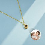 Collier Photo Projection Personnalisée Bijoux en Zircon Style Minimaliste Cadeau d'Anniversaire pour Elle