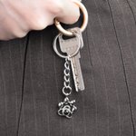 Llavero personalizado con foto de proyección de la huella de la pata de la mascota