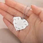Pendentif en Cœur Gravé Personnalisé avec 1-8 Prénoms et Paumes Cadeau Fête des Mères pour Maman Grand-Mère