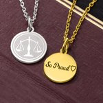 Collana personalizzata con disco a forma di bilancia della Bilancia per avvocati, regalo per studenti di giurisprudenza