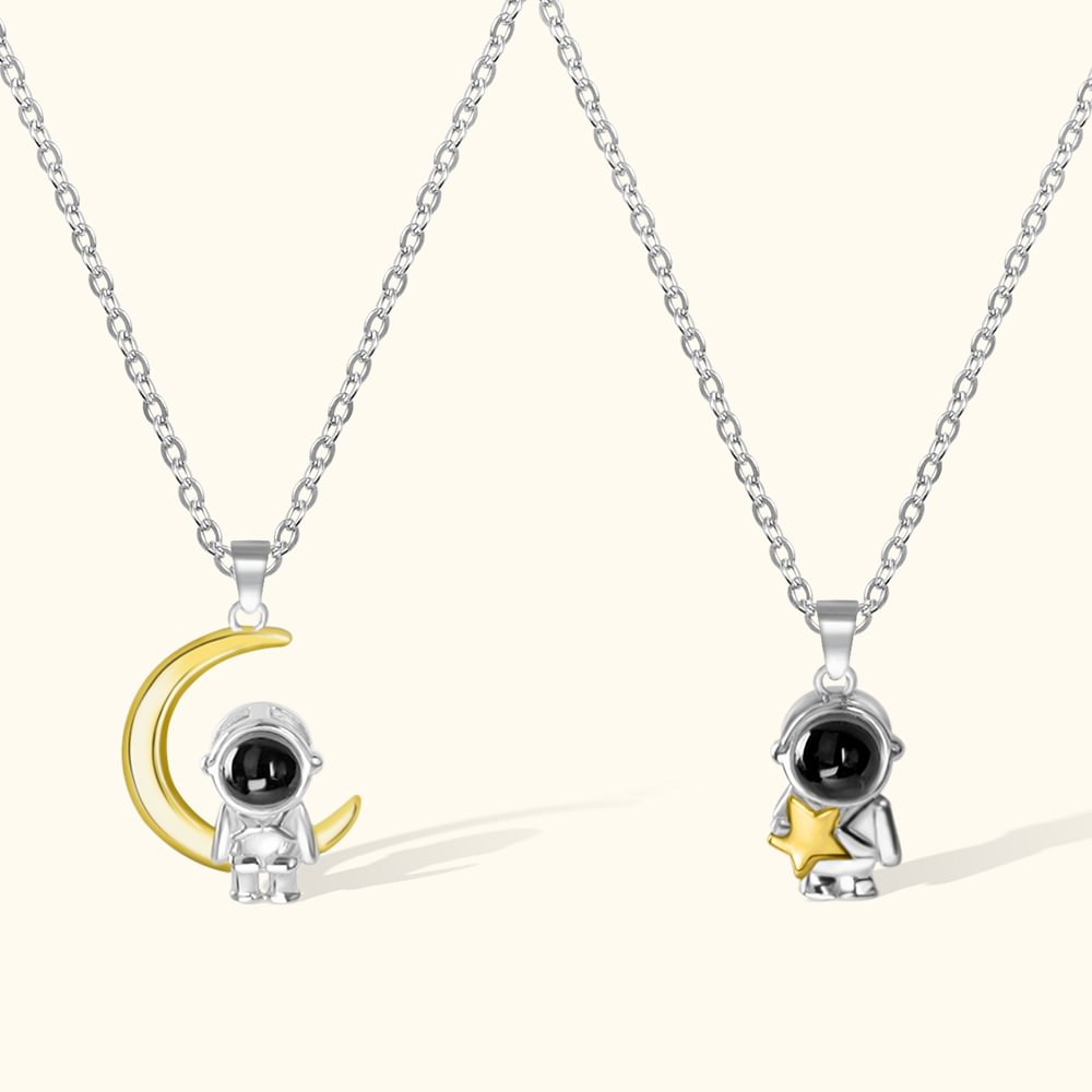 Collier Personnalisé avec Photo de Projection et Je t'aime en 100 Langues Pendentif en Argent Lune Étoile Astronaute Cadeau pour Couple