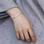 Bracelet en Acier Inoxydable Bijoux de Couple Personnalisés avec Texte Gravé Cadeau Anniversaire Saint-Valentin pour Amis Amoureux Couple