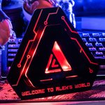 Personalisierte Multi-Color-LED-Telefonständer mit Fernbedienung Text und Buchstaben Spiel Zimmer Desktop-Dekor Geschenk für Game Lover
