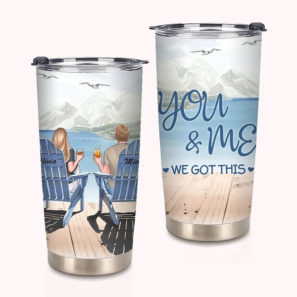 Personalisierter You and Me We Got This Couple on Chairs Iceberg View 20oz Tumbler Valentinstagsgeschenk für den täglichen Gebrauch