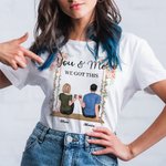 Maglietta personalizzata della coppia di innamorati che siedono e dondolano insieme Anniversario