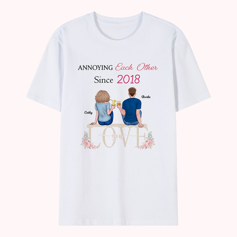Personnalisé ensemble puisque ce couple sur des chaises s'aime T-shirt anniversaire sport