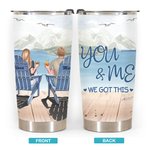 Personalisierter You and Me We Got This Couple on Chairs Iceberg View 20oz Tumbler Valentinstagsgeschenk für den täglichen Gebrauch