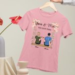 Maglietta personalizzata della coppia di innamorati che siedono e dondolano insieme Anniversario