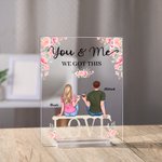 Coppia personalizzata che si siede su una sedia, cheers flower placca acrilica Girlfriend Gifts Desk Ornament