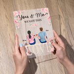 Coppia personalizzata che si siede su una sedia, cheers flower placca acrilica Girlfriend Gifts Desk Ornament