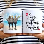 Personalisierte Regenbogen-Meer und Strand-Liebe zwischen Müttern und Töchtern, weiße Keramiktasse, Muttergeschenke von Tochter