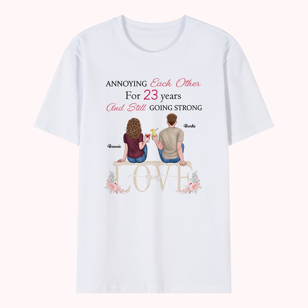 T-shirt personnalisé de fleur d'histoire d'amour éternel de couple T-shirt unisexe de base d'anniversaire