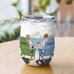 Marito e moglie personalizzati si godono la vita viaggiando insieme, compleanno del gabbiano e bicchiere di vino con effetto isolante
