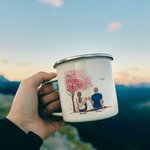 Personalisierte You and Me We Got This Couple by the Tree Emaille-Tasse mit Henkel, Jahrestags-Valentinstagsgeschenk für Sie