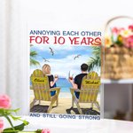 Personalizada Annoying Each Other for Years Couple on Chairs Placa acrílica Regalo de aniversario Adorno de escritorio